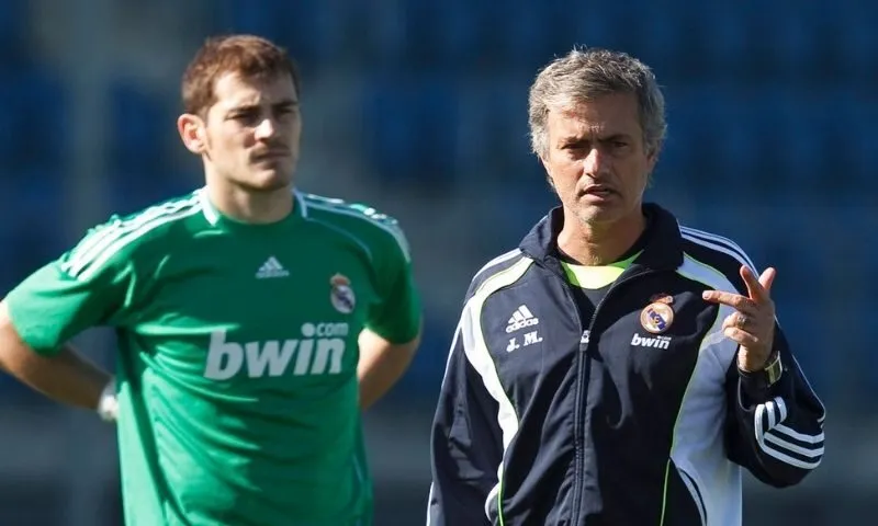 Chuyện gì đã xảy ra giữa Casillas và Mourinho?