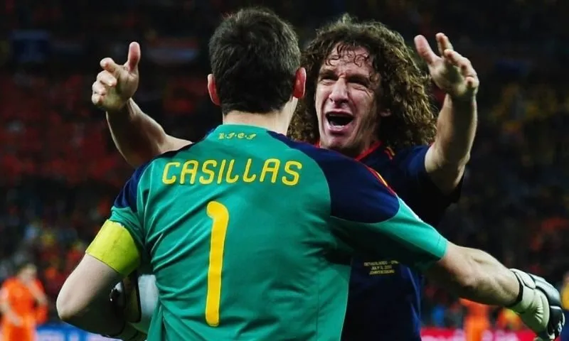 Những khoảnh khắc đối đầu đáng nhớ giữa Iker Casillas và Puyol