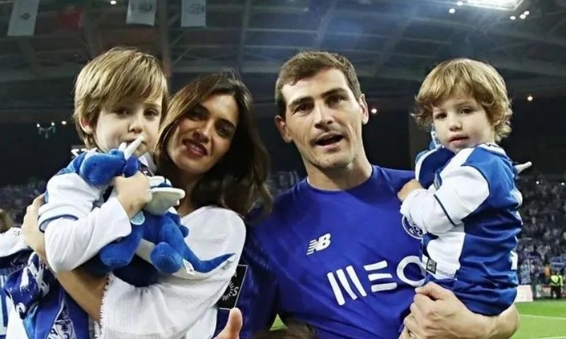 Nhìn lại những thử thách và sức mạnh của tình yêu giữa Iker Casillas và vợ